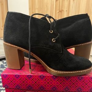 Tory Burch Black Suede Lace Up Shoe— Size 8.5